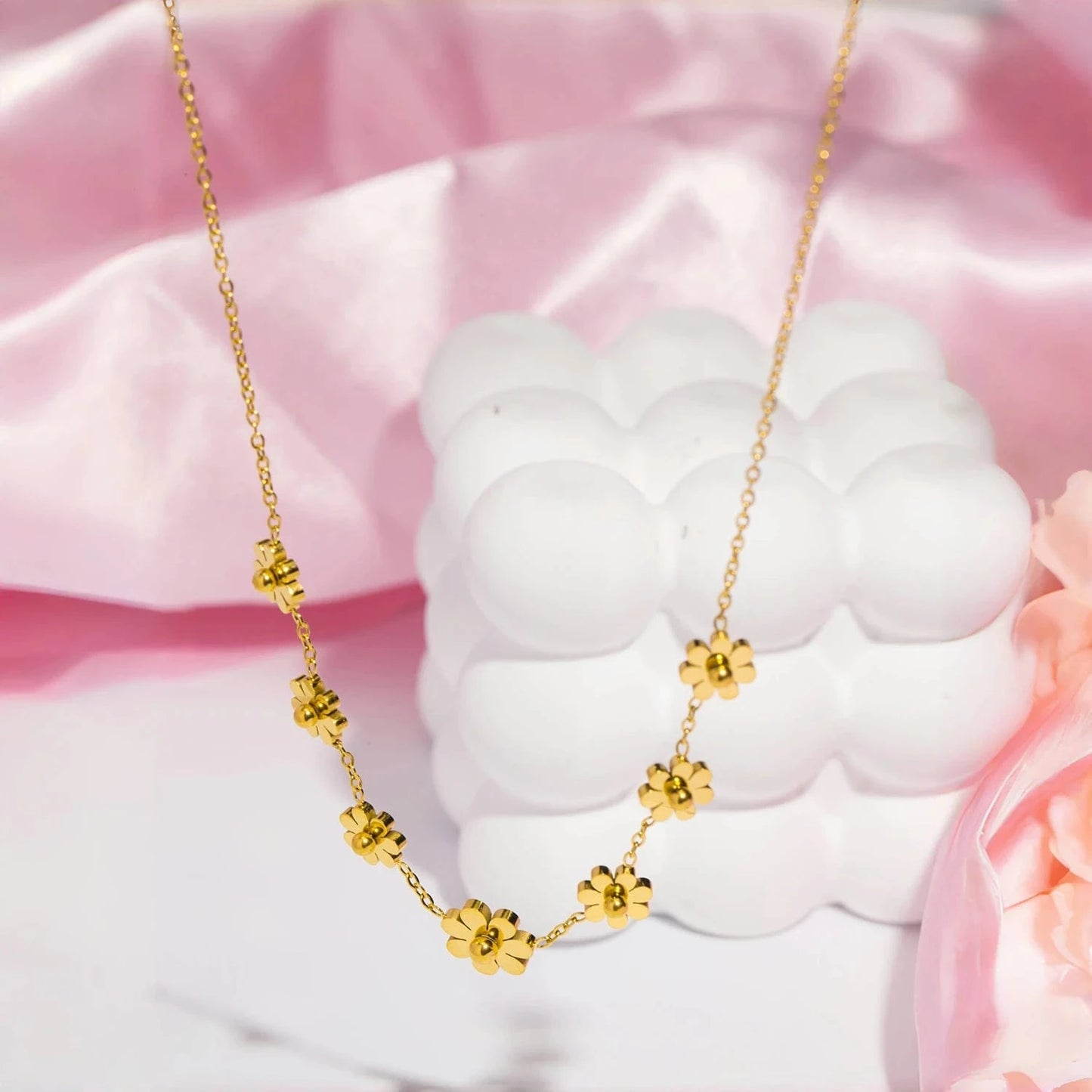 Pearlbud Necklace Gold Daisy Bloom Necklace