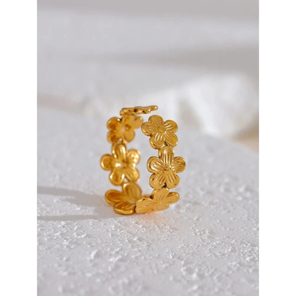 Pearlbud Rings Gold Daisy Chain Ring