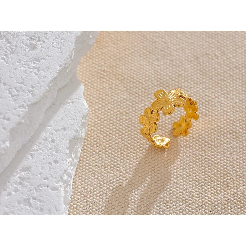 Pearlbud Rings Gold Daisy Chain Ring