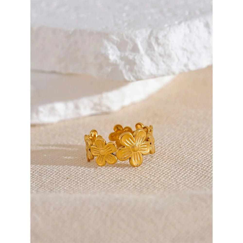 Pearlbud Rings Gold Daisy Chain Ring