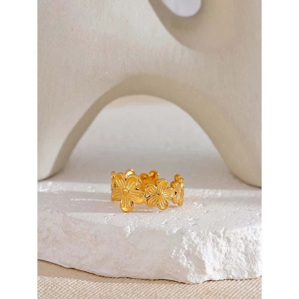 Pearlbud Rings Gold Daisy Chain Ring