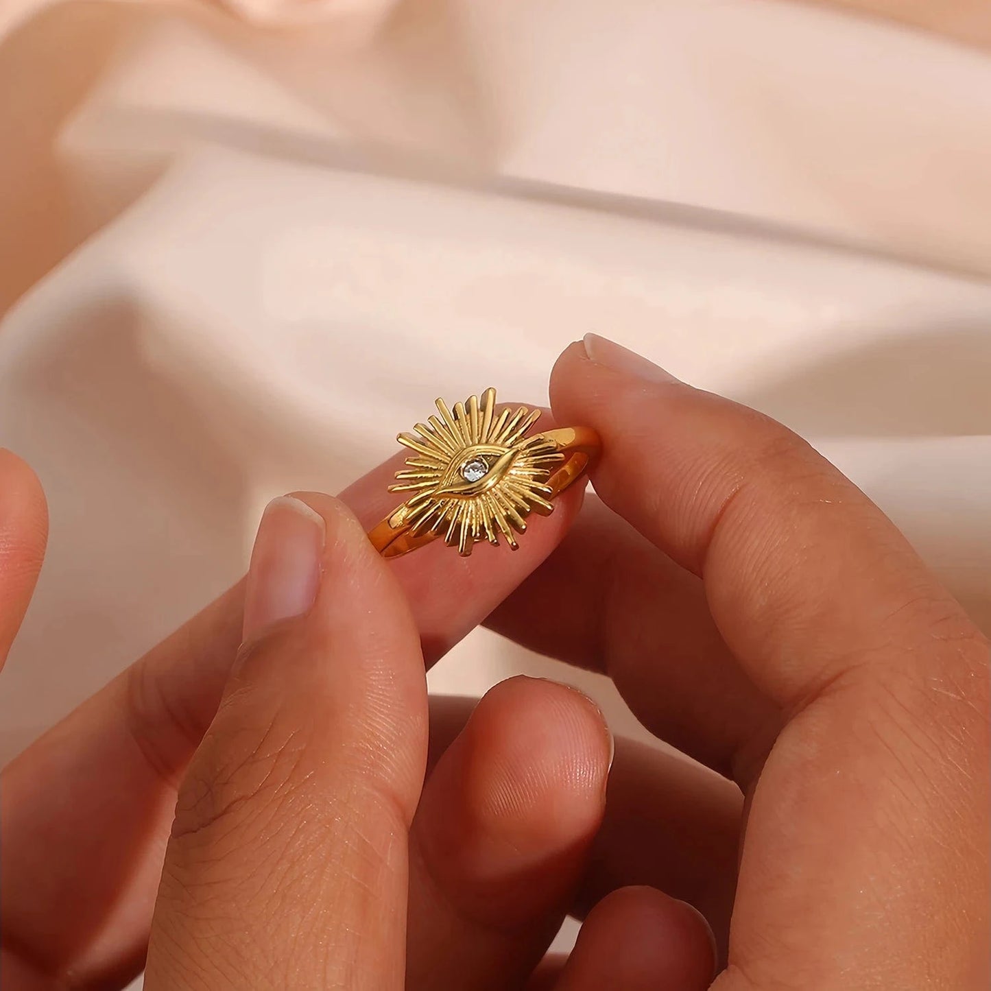Pearlbud Rings Gold Illuminated Vision Ring