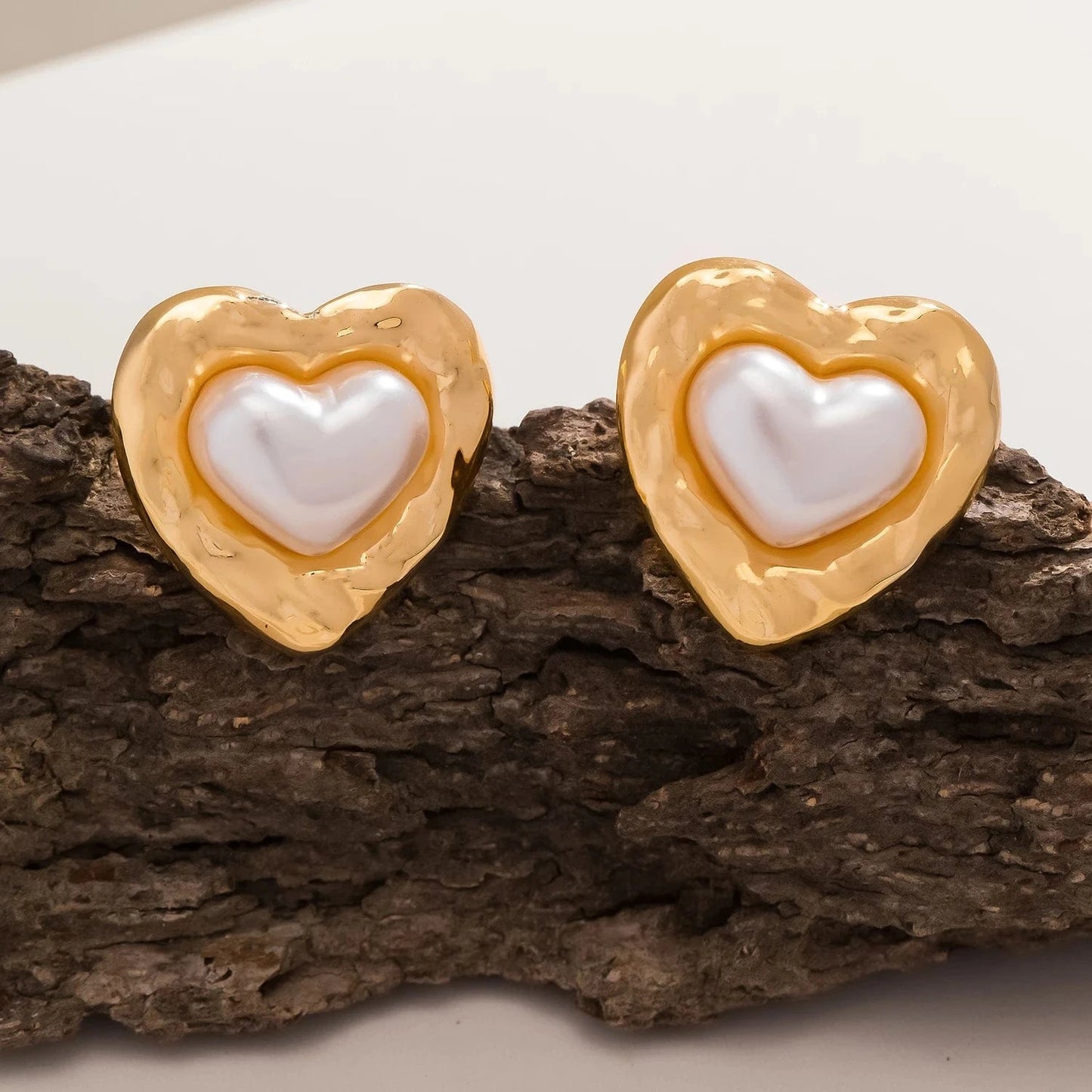 Pearlbud Earrings Heart-Shaped Pearlescent Studs Set