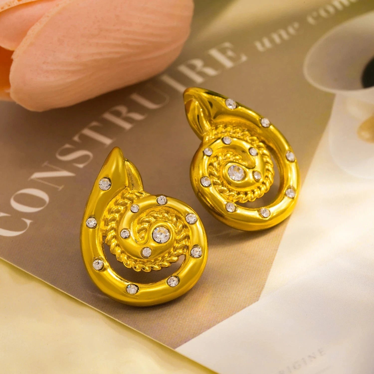 Pearlbud Earrings Siren Spiral Studs