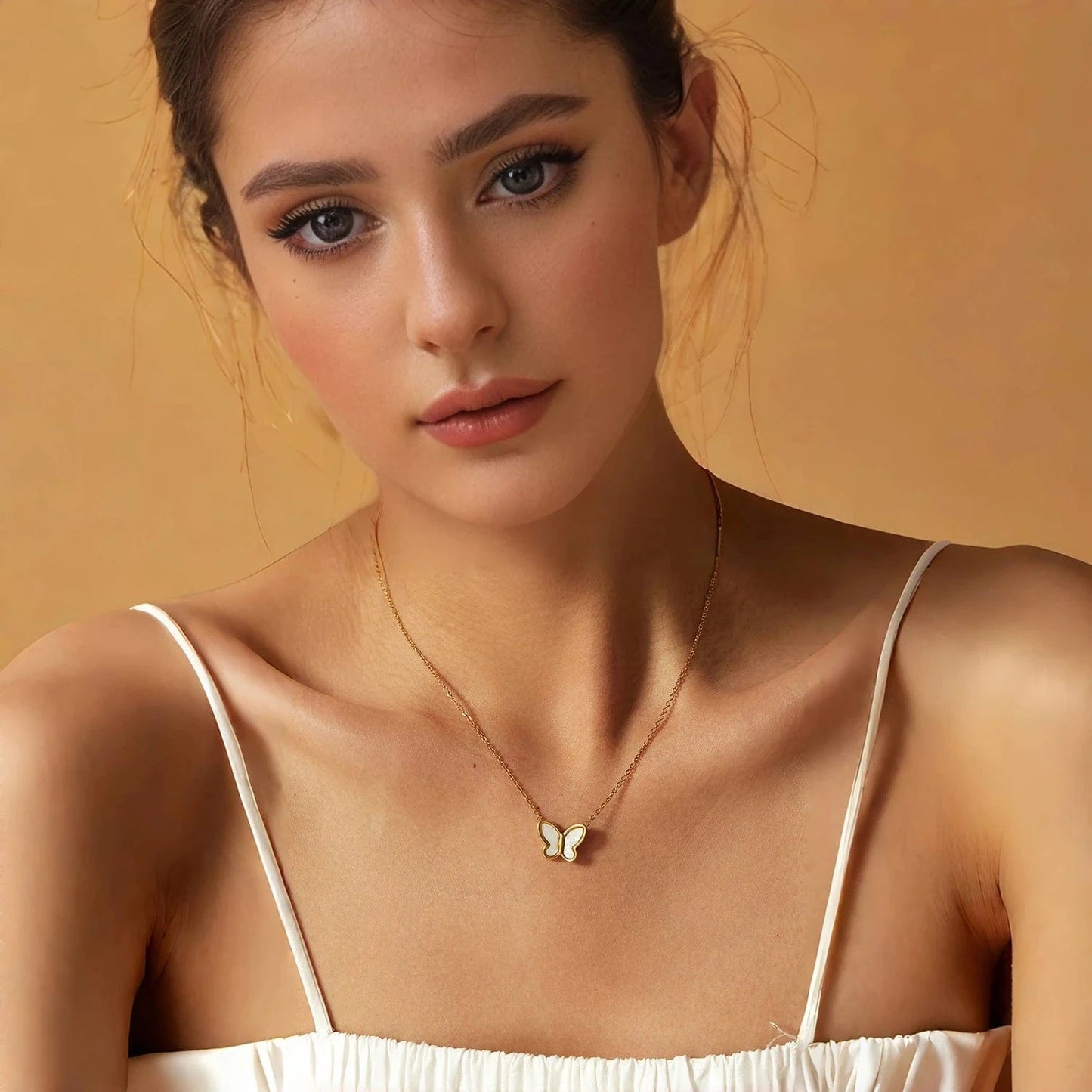 Pearlbud Necklace Flutterlight Necklace