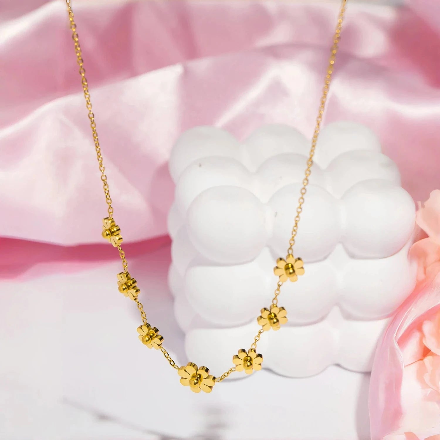 Pearlbud Necklace Gold Daisy Bloom Necklace