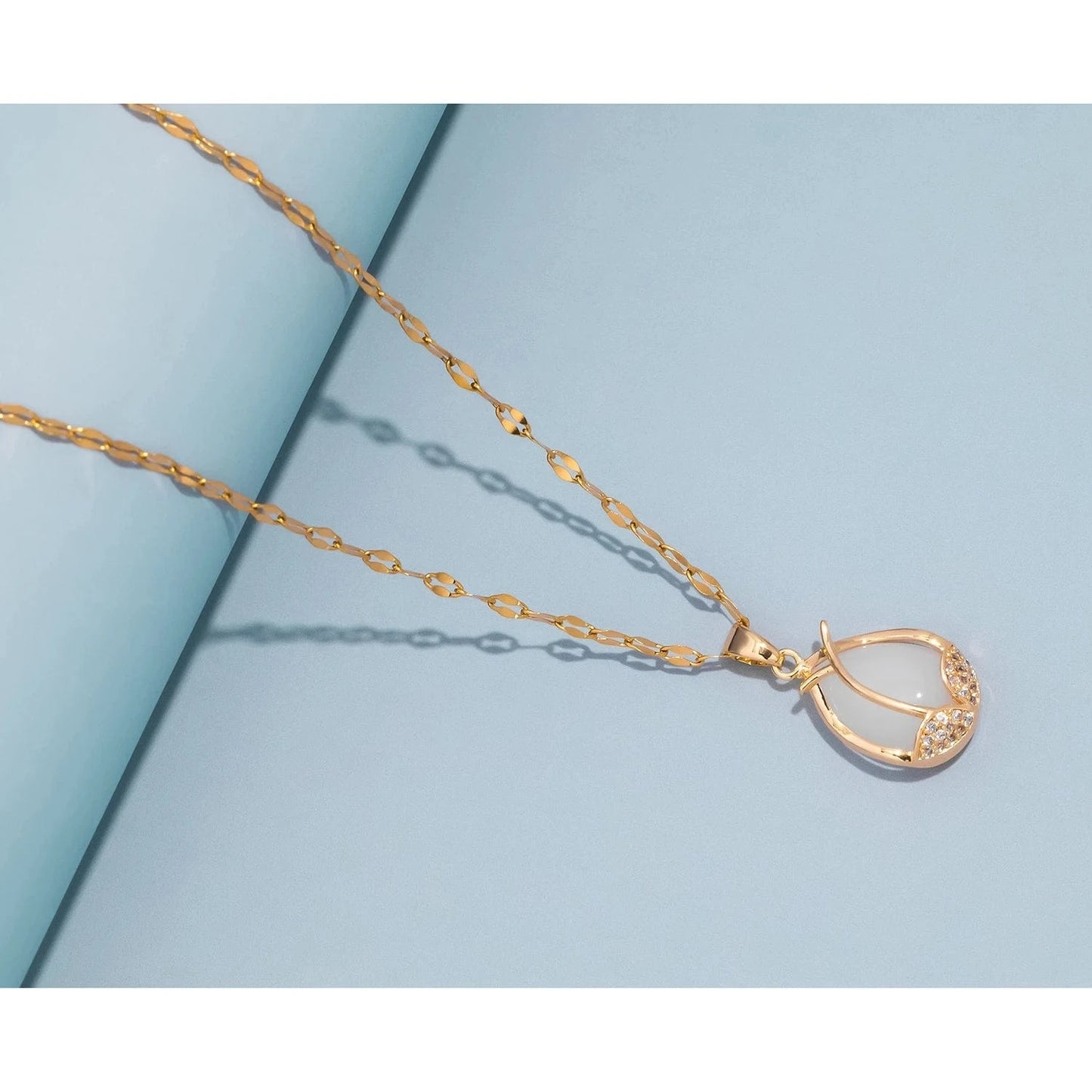 Pearlbud Necklace Gold Luminous Petal Necklace