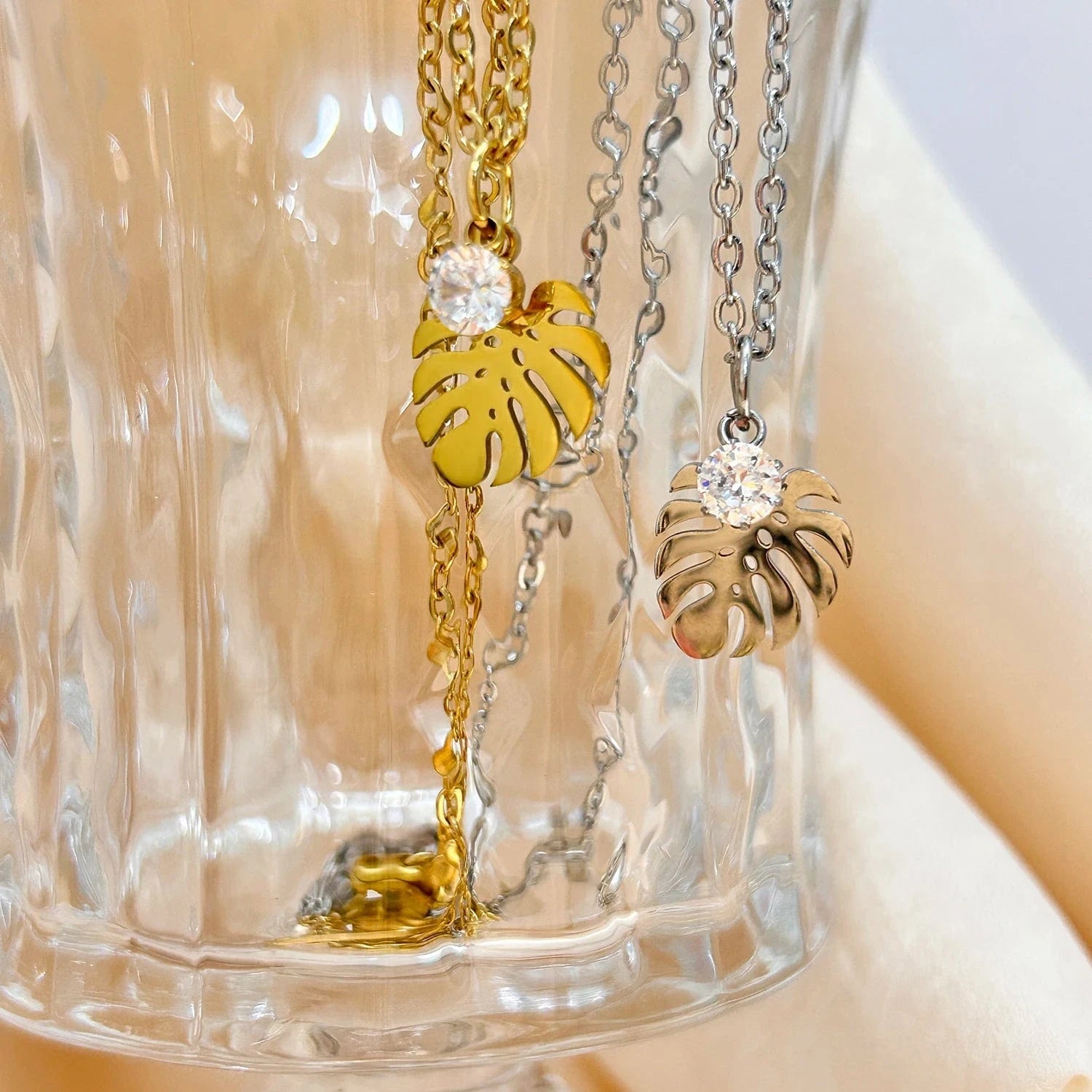 Pearlbud Necklace Palmglow Necklace
