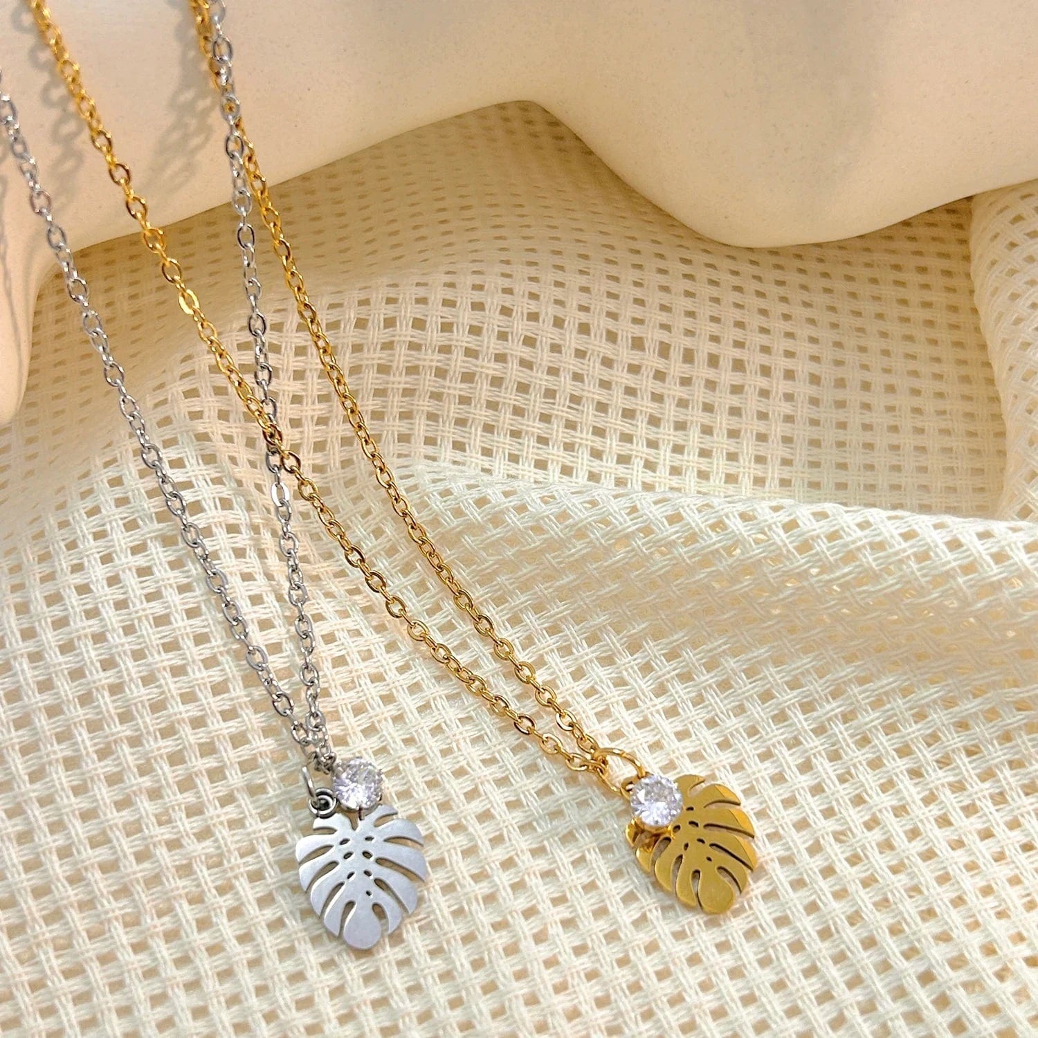 Pearlbud Necklace Palmglow Necklace