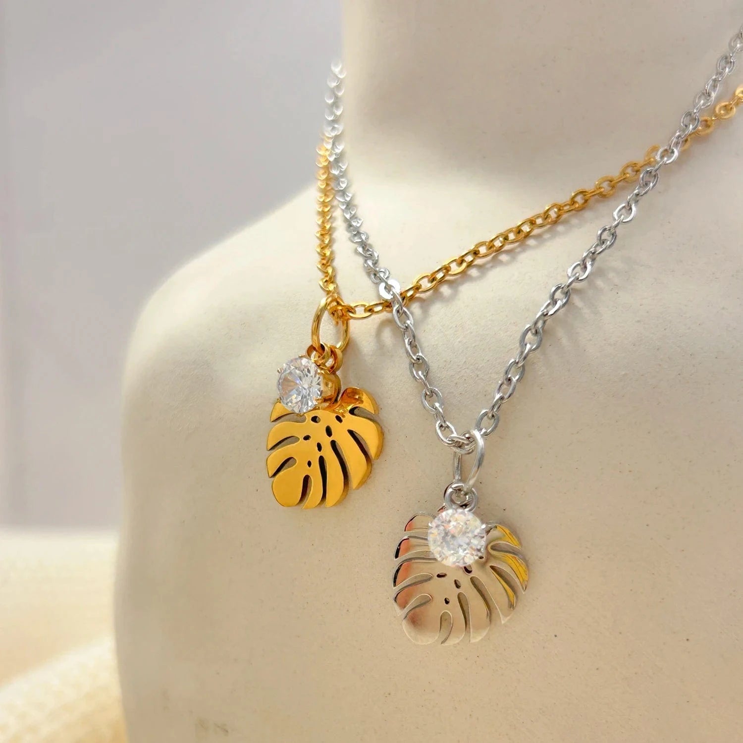 Pearlbud Necklace Palmglow Necklace