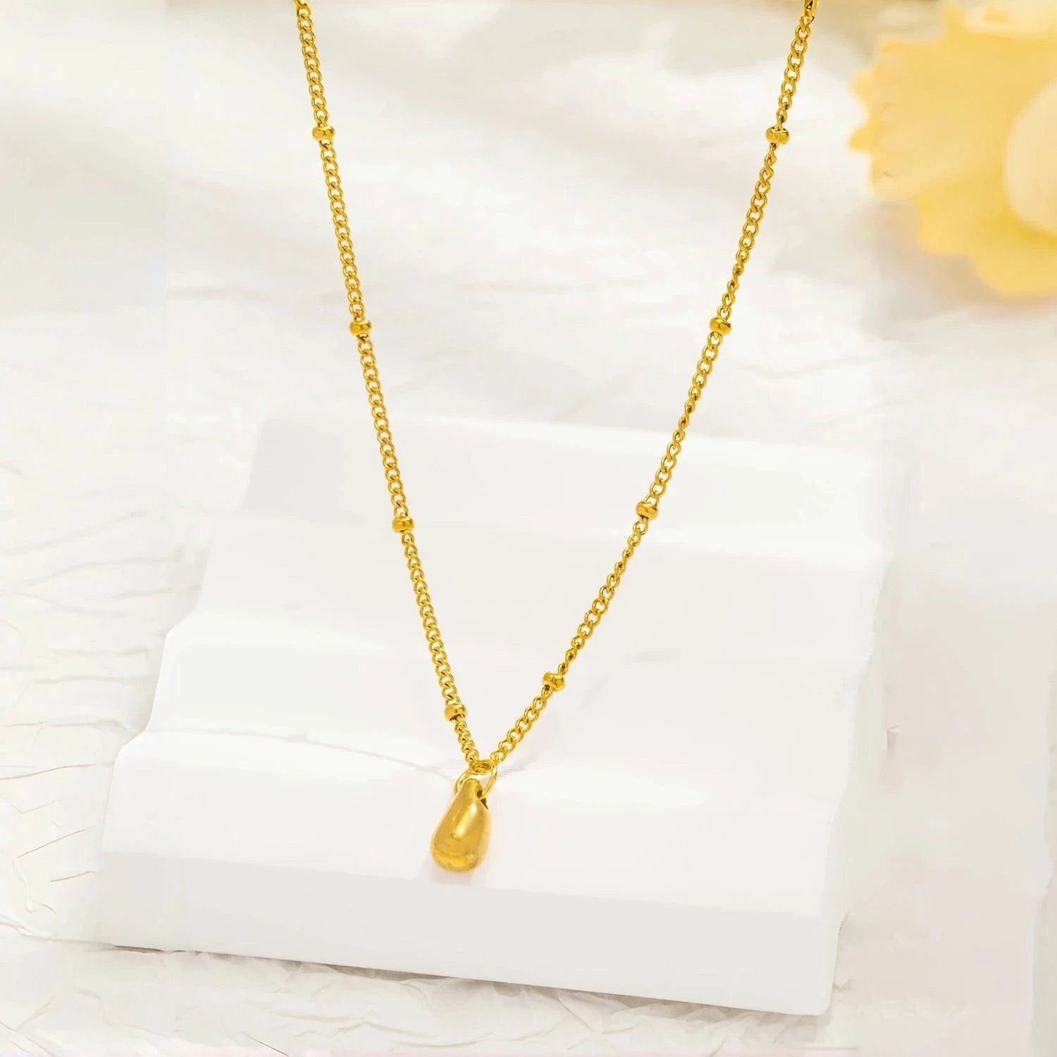 Pearlbud Necklace Teardrop Necklace