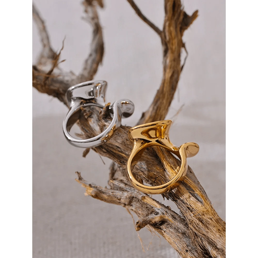 Pearlbud Rings Crest Ring