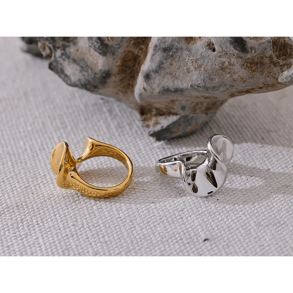 Pearlbud Rings Crest Ring