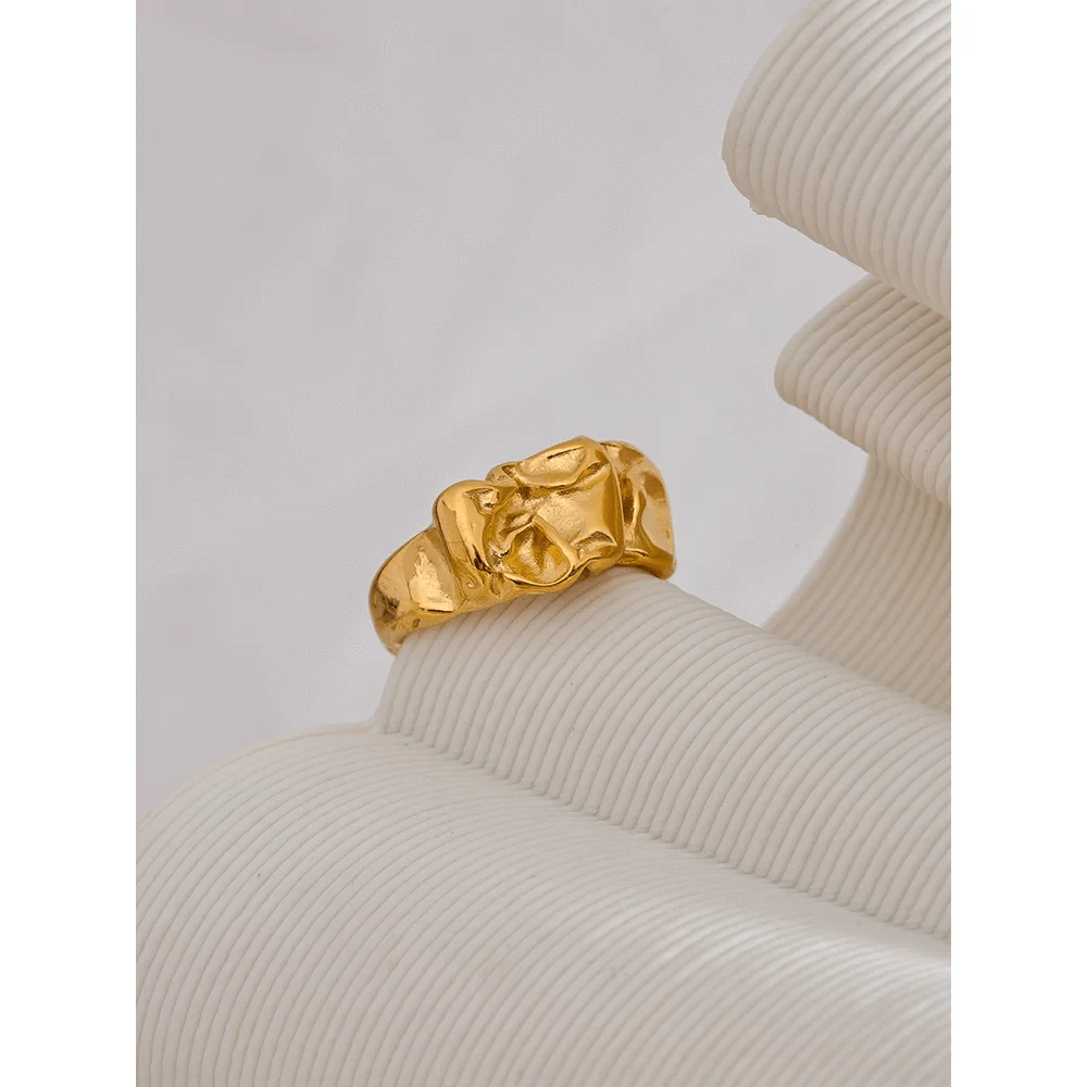 Pearlbud Rings Gold Formwave Ring