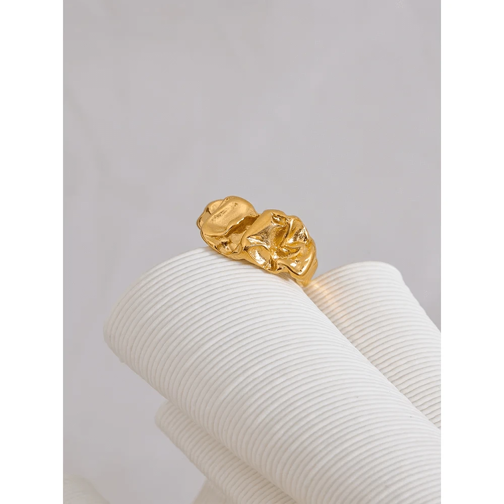 Pearlbud Rings Gold Formwave Ring