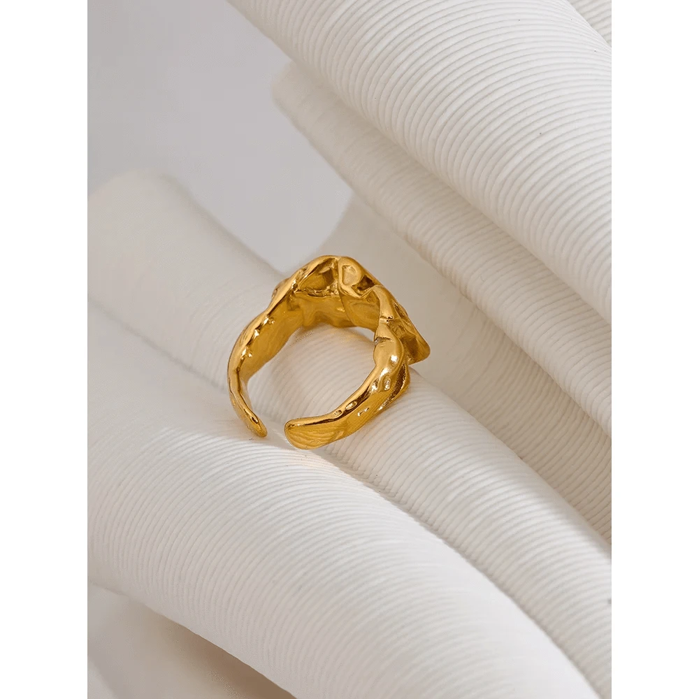 Pearlbud Rings Gold Formwave Ring