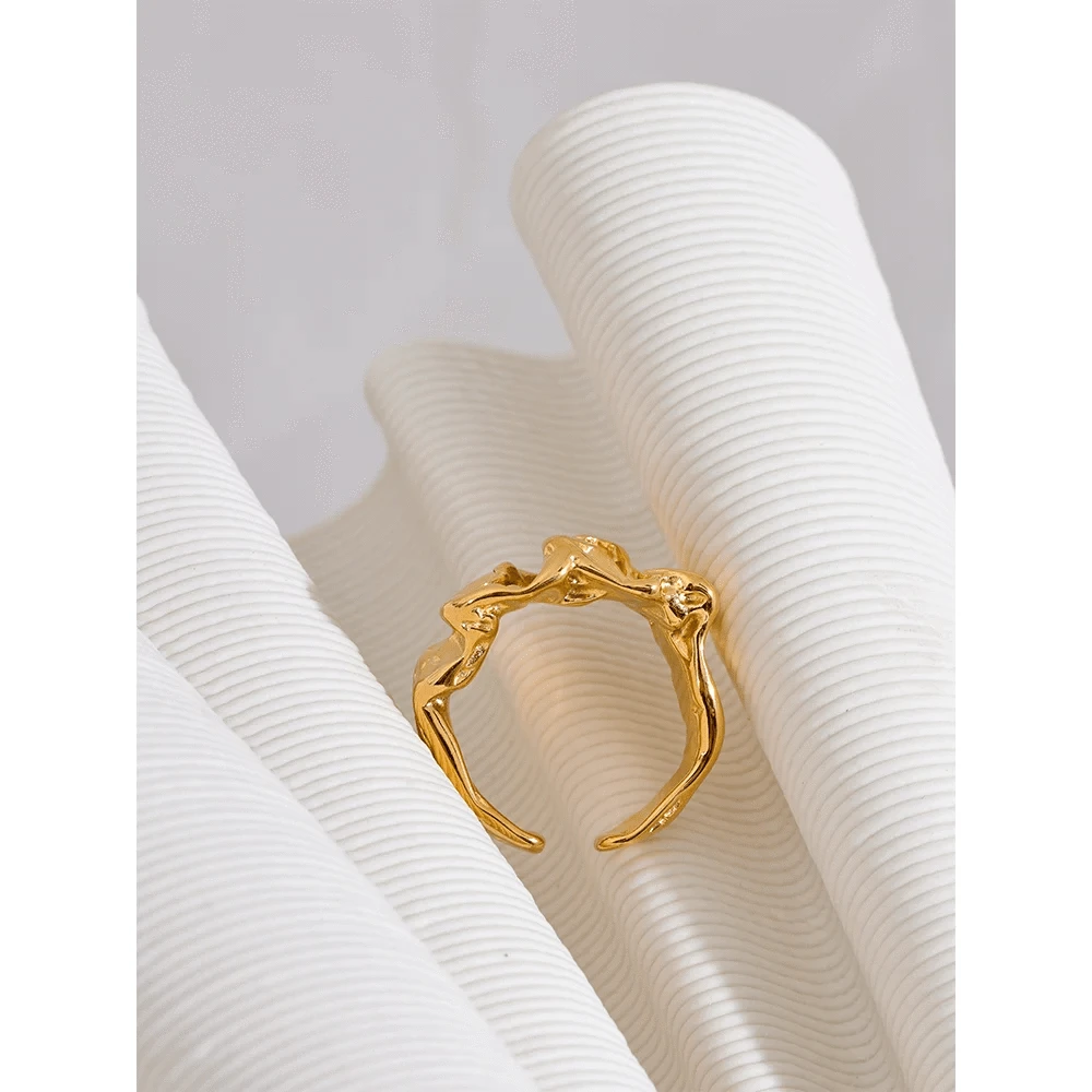 Pearlbud Rings Gold Formwave Ring