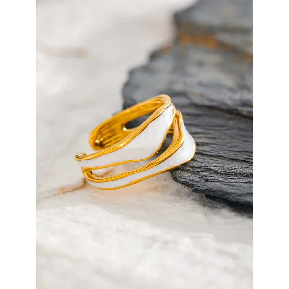 Pearlbud Rings Gold Waveshell Ring