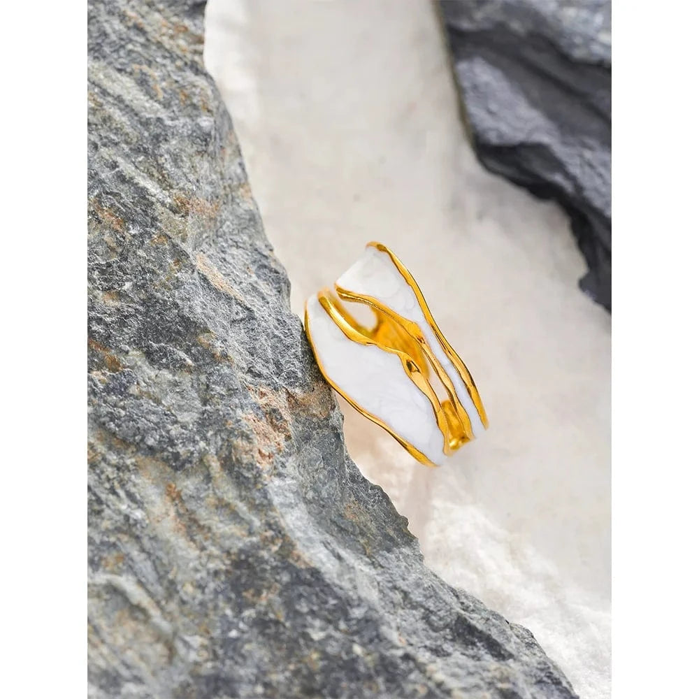 Pearlbud Rings Gold Waveshell Ring