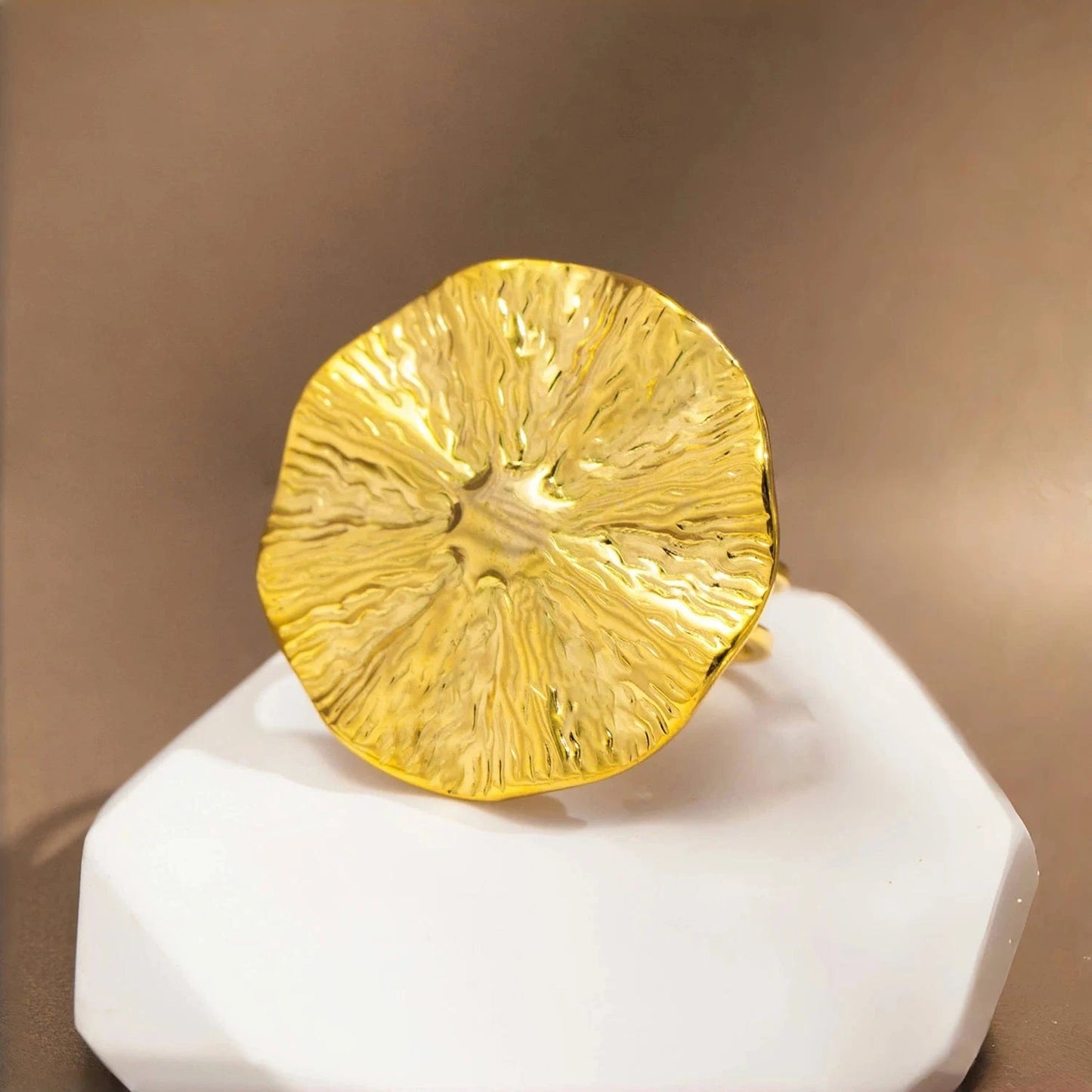 Pearlbud Rings Warm Gold Petalwave Ring