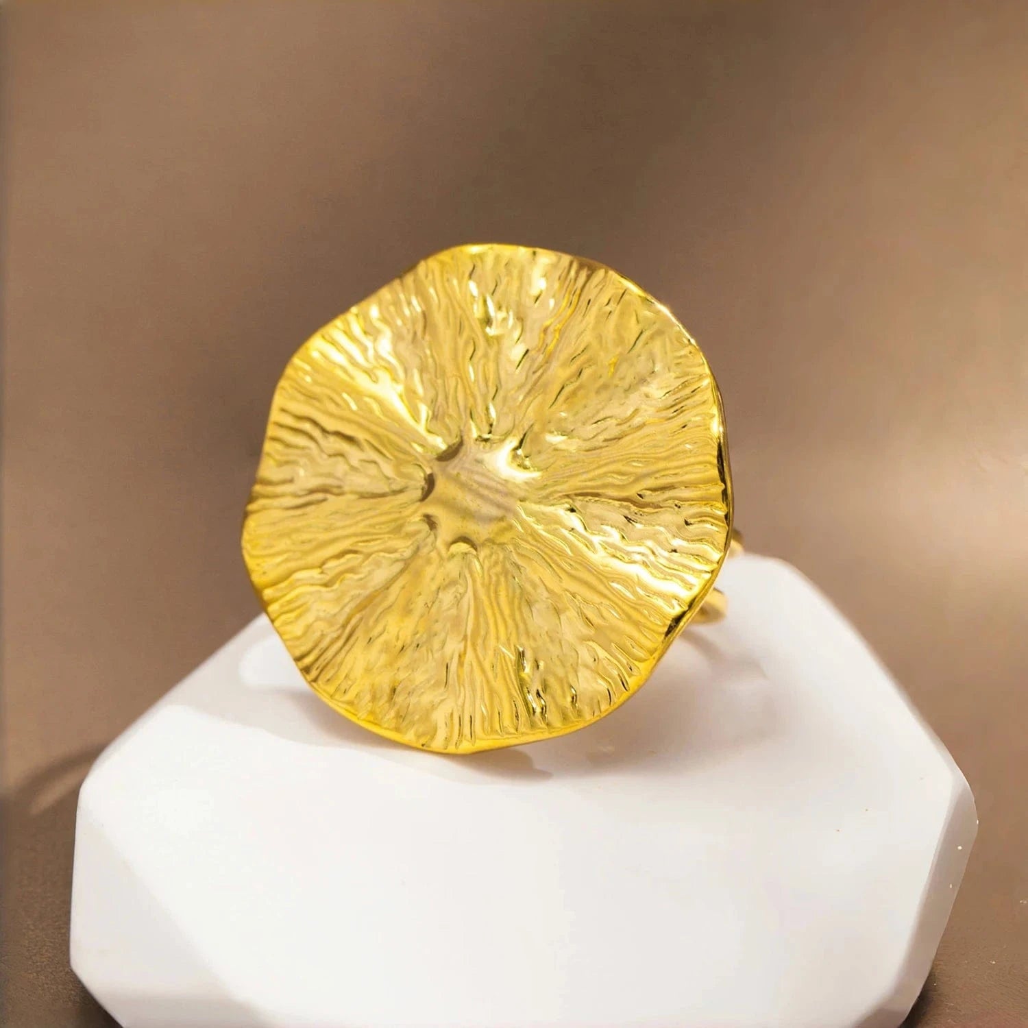 Pearlbud Rings Warm Gold Petalwave Ring